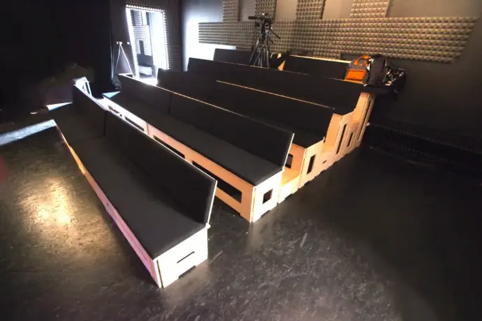 Gradins modulables démontables installés pour événement spectacle avec publique assis