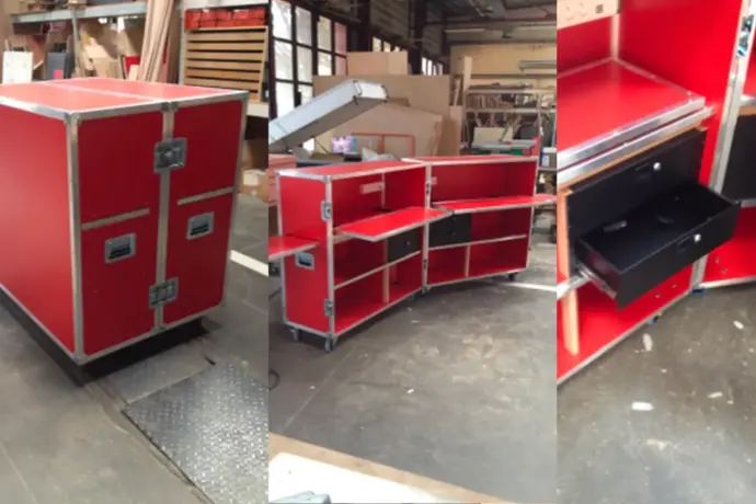 Comptoir mobile professionnel en mélaminé avec tiroirs verrouillables et alimentations intégrées